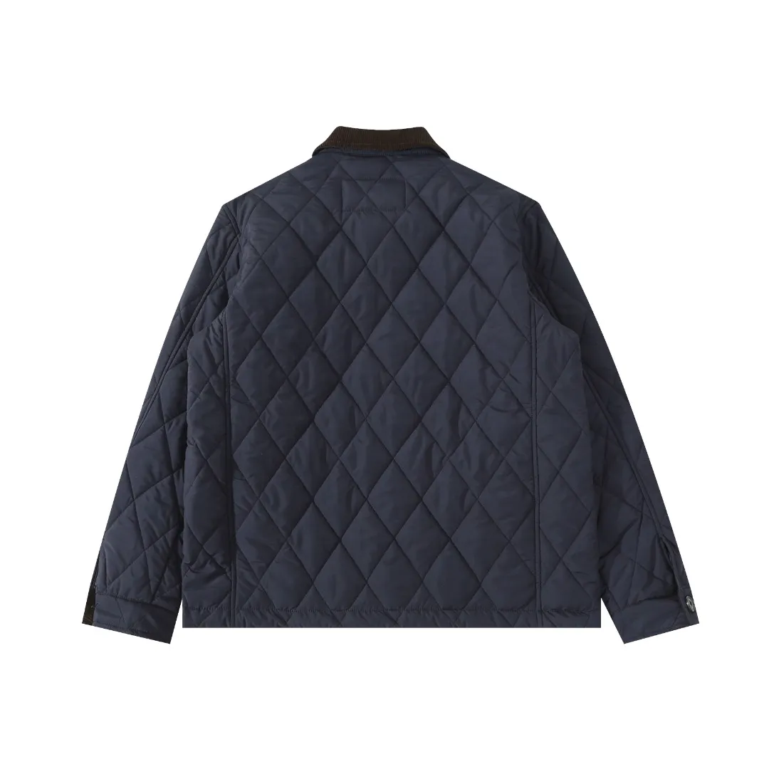 P370 #R50 Ralph Lauren/Ralph Lauren classic old money style workwear rhombus retro cotton jacket. Inspired by retro workwear, it reshapes the contemporary British style. Imported machine-pressed diamond quilting technology, every quilting line is accurately aligned, and the details are full of ingenuity; three-dimensional tailoring creates a neat H-shaped silhouette, and it can still remain light and straight when worn in multiple layers in autumn and winter. Customized metal buttons, low-key embellished textured corduroy lapel design, full of retro atmosphere, 37.5° temperature control black technology, breathable and moisture-proof, locks in temperature and sweat, waterproof and snow-proof fabric, no fear of bad weather, anti-run cotton patented technology, warm and soft, long-wearing without deformation, five high-end colors: navy | khaki | black | green | brown, easily suitable for commuting, leisure, and travel. Wearing one piece gives off a calm temperament of "old money style", and you can have both style and warmth in low-temperature weather.  Color: Navy blue, black, khaki, military green, brown Size: S M L